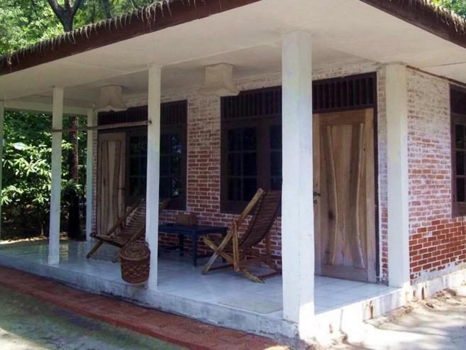 Pulau Macan Eco Village & Jakarta