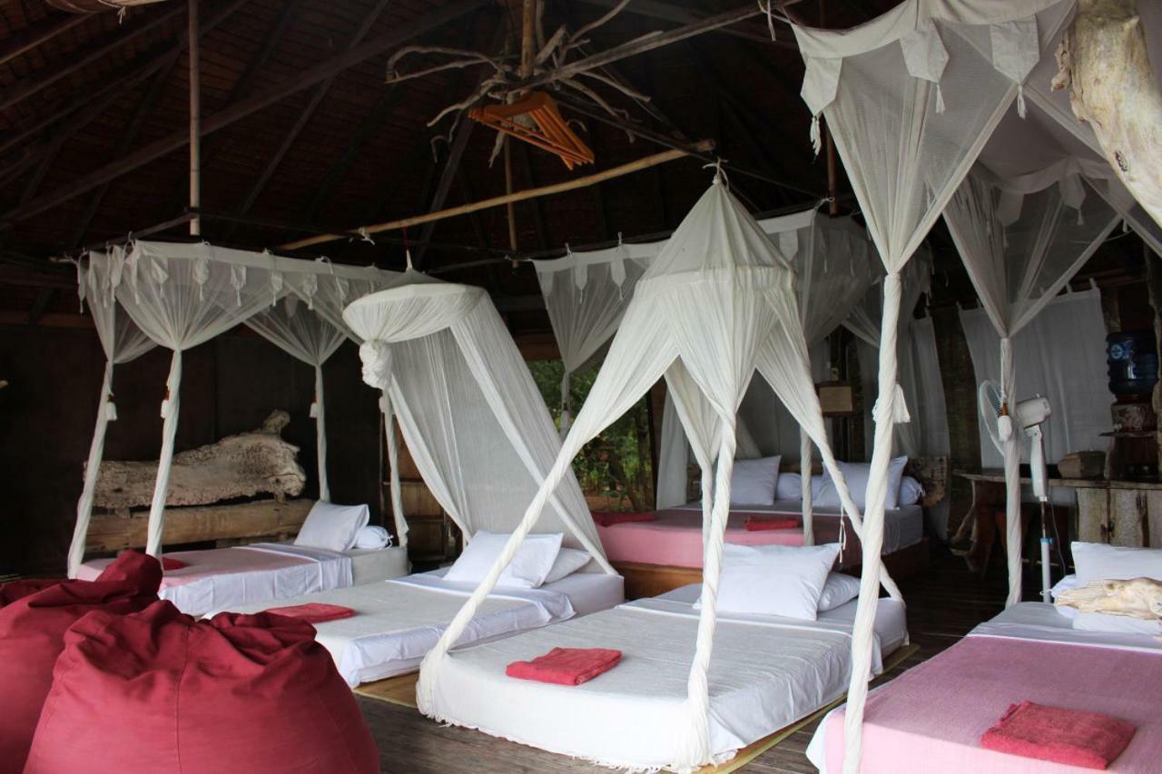 Pulau Macan Eco Village & Resort *